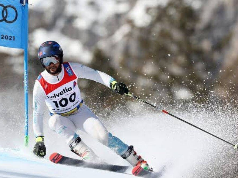 Arif Khan skis at Cortina 2021