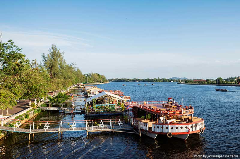 River boat restaurants in Kampot town